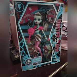 Dawn of the dance Frankiestein monster high doll 2009